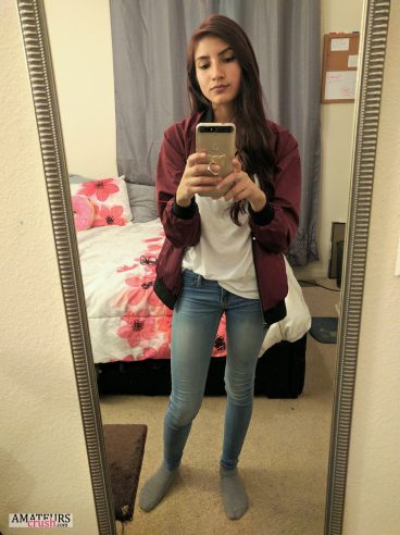 Sexy teen fully clothed making a selfie with tight jeans on