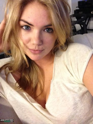 Gorgeous Kate selfie from the fappening