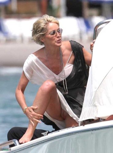 Hot MILF upskirt o vagina oops on a public boat with one leg up