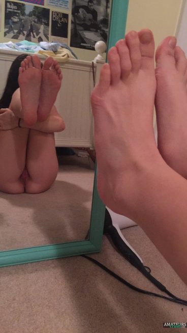 Hot pussy amateur teen selfie with her legs up