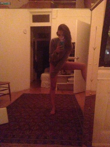 Pictures Emily Ratajkowski nude bottomless model selfie