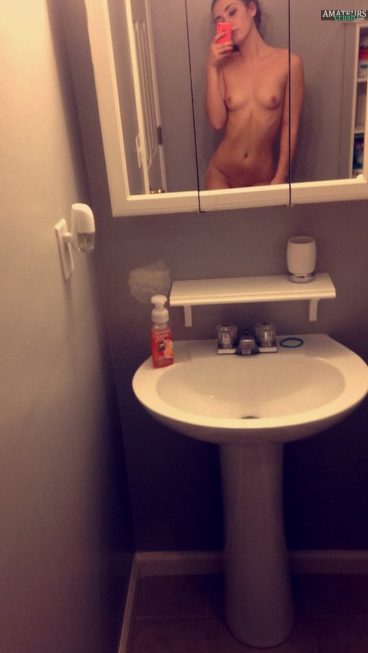 Young naked teen selfie in the mirror leaked