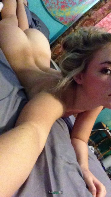 Hot nude teen blonde on bed taking a selfshot