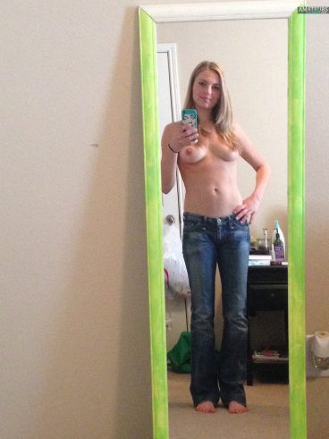 Sexy ex leak GF tits selfshot in the mirror topless