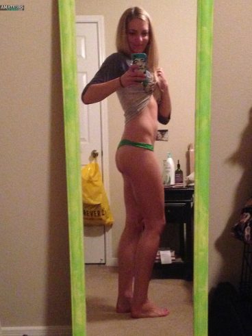 Hot blonde GF leak ass selfie picture