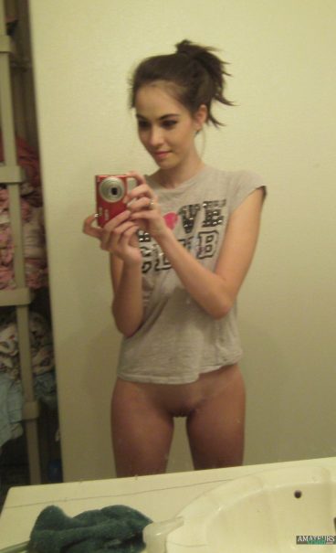 Sexy naked bottomless teengirl selfie galleries