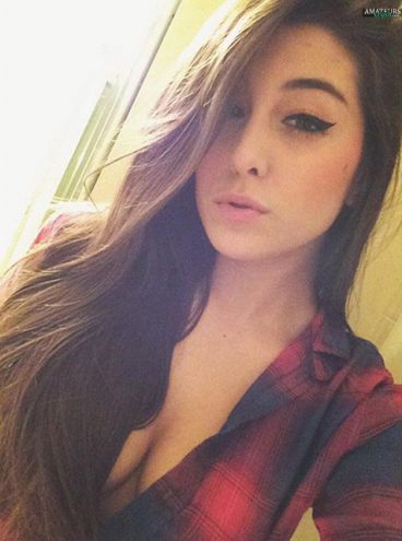 Young sexy teen girl brunette selfiepic