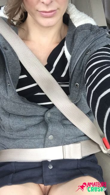 Beautiful no panties peek in upskirt selfie picture inside car