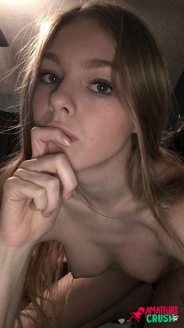 Exposed naked teen girlfriend tits selfie leaked
